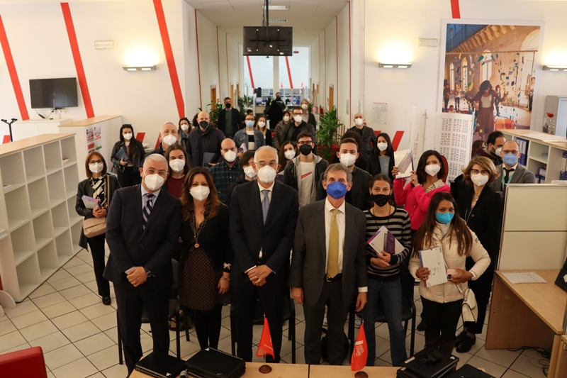 Bari, a Porta Futuro premiati con tablet e pc i 50 migliori allievi dei corsi di formazione in competenze digitali