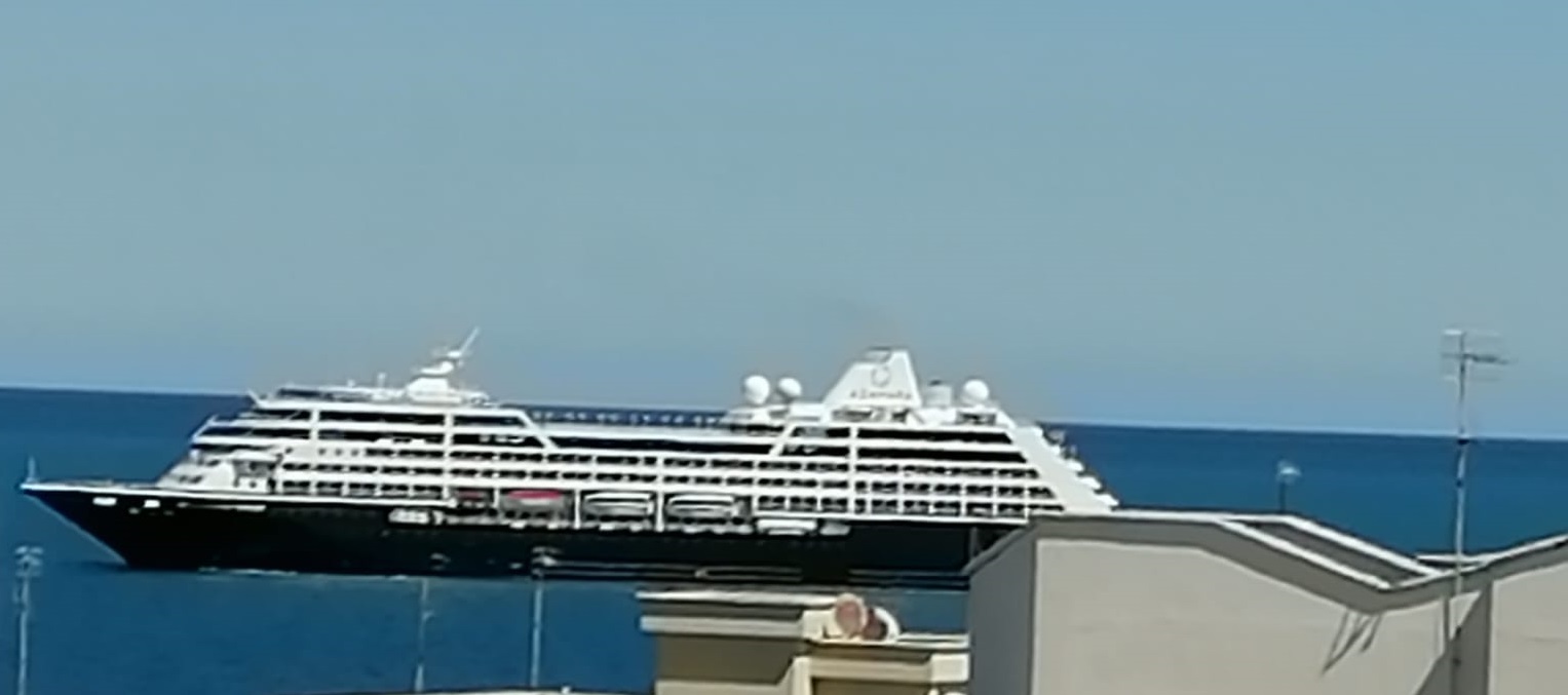 A Monopoli è approdata l’Azamara Pursuit