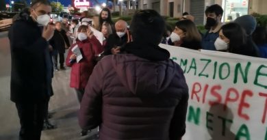 Pineta di via A. Grandi, flashmob di protesta e incontro con Annese