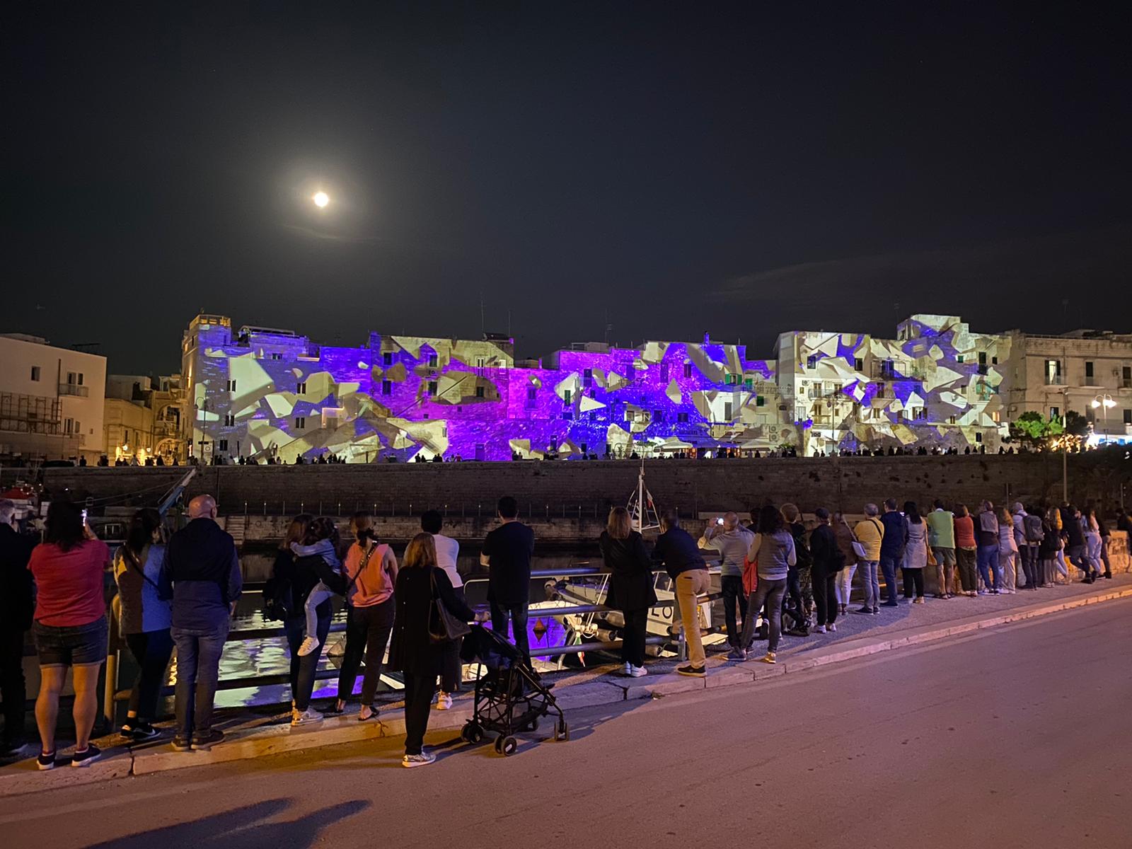 A Monopoli grande affluenza di pubblico per il “Spring Light Festival”