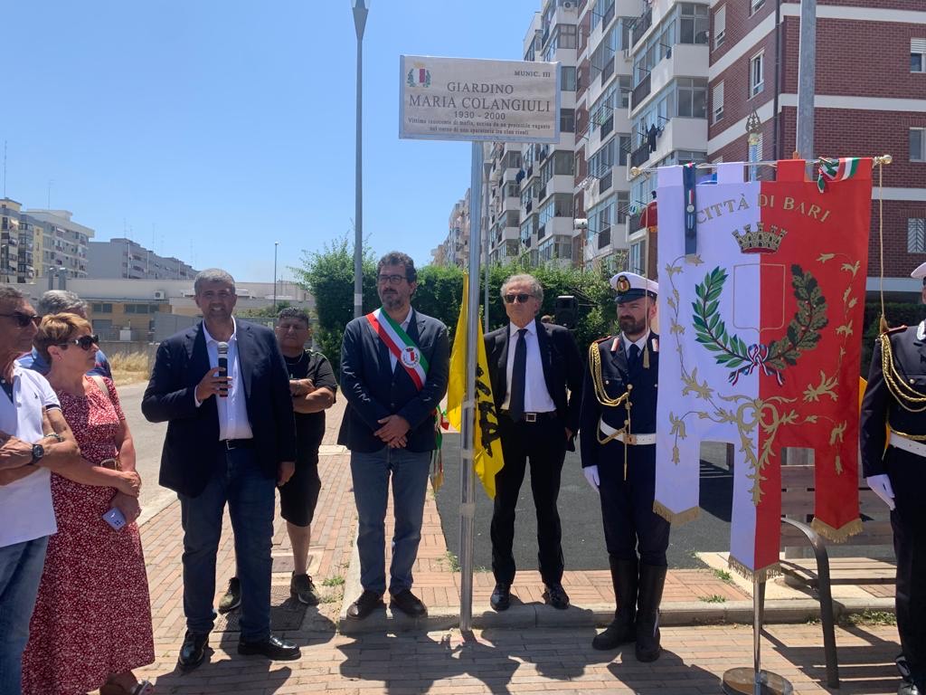 07-06-22 questa mattina l’intitolazione del giardino in via Vincenzo Ricchioni a Maria Colangiuli, vittima innocente di mafia