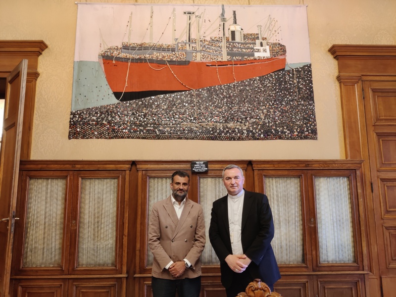 08-06-22 questa mattina l’incontro tra il sindaco Decaro e l’arcivescovo di Tirana Durazzo Arjan Dodaj