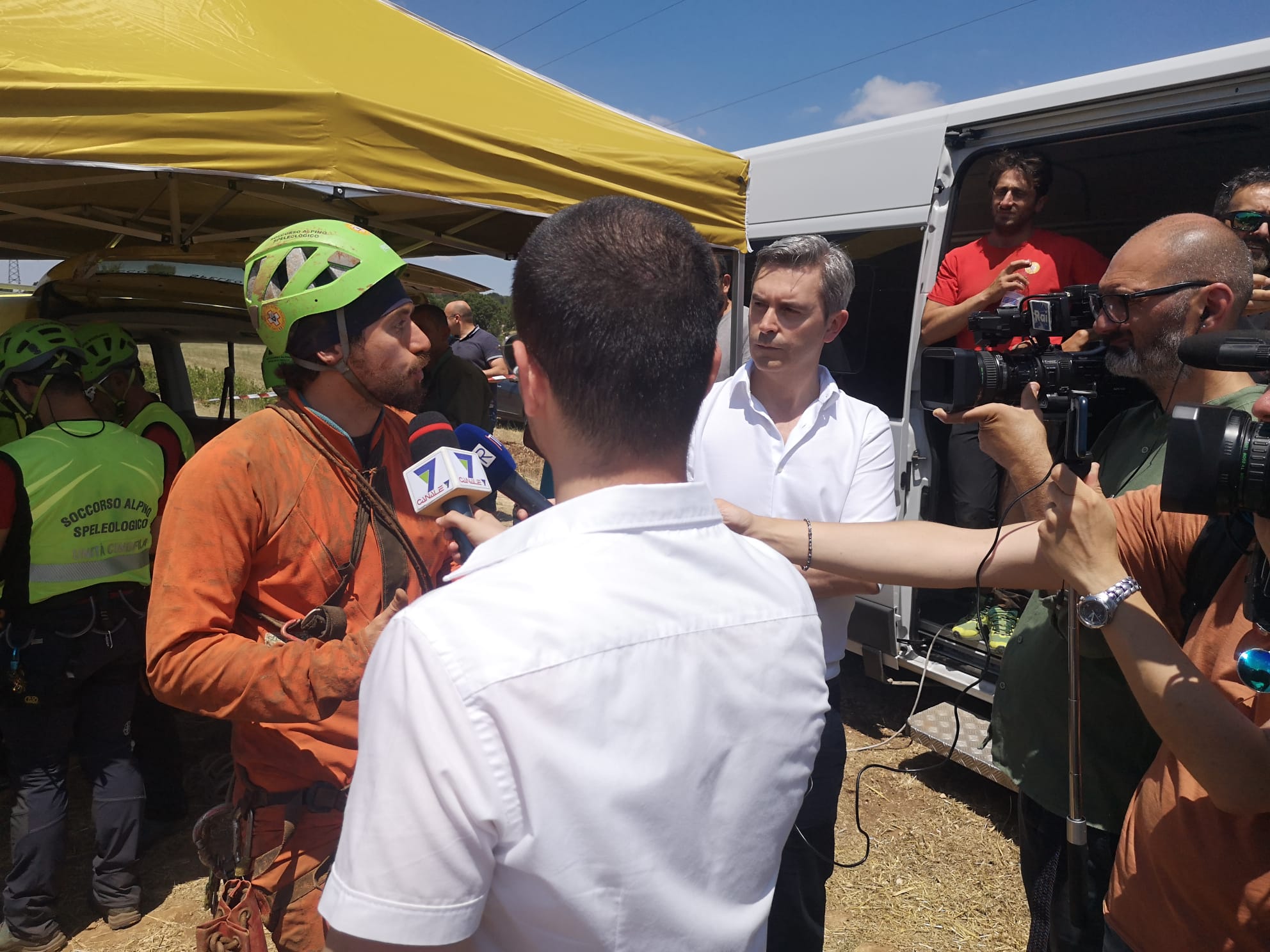 Monopoli, grotta Rotolo, salva la giovane speleologa