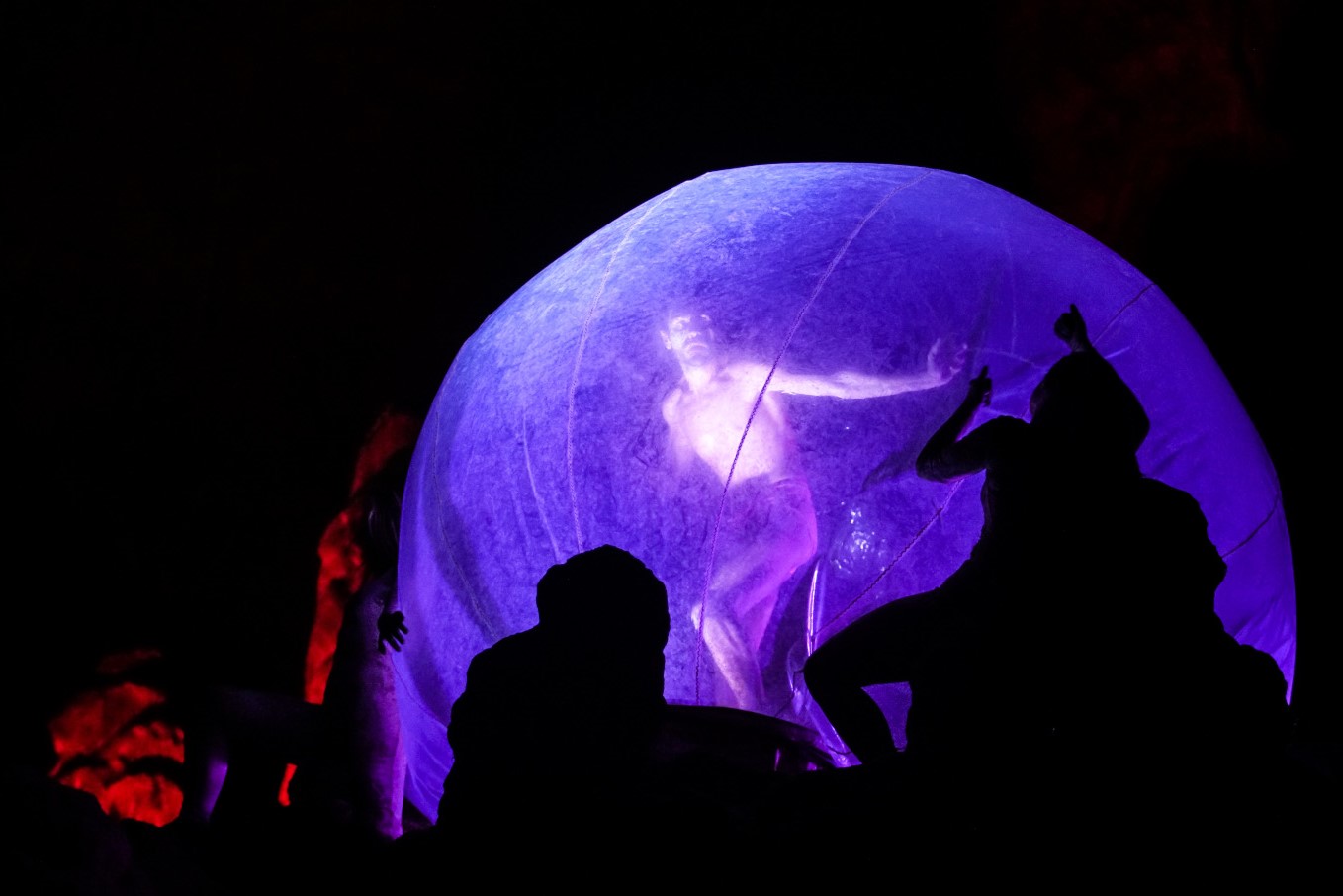 Hell in the Cave, otto repliche tra luglio e agosto