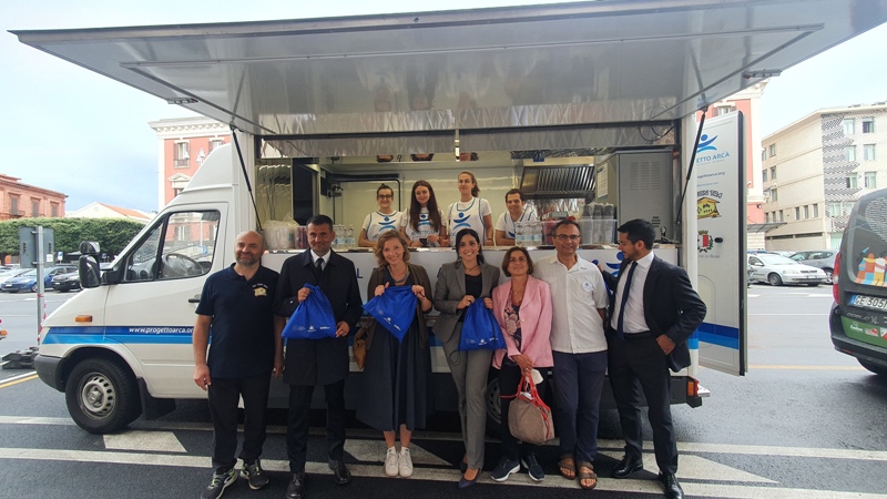 Inaugurata a Bari la “Cucina Mobile” che ogni giorno distribuirà oltre 100 pasti sani alle persone senza dimora
