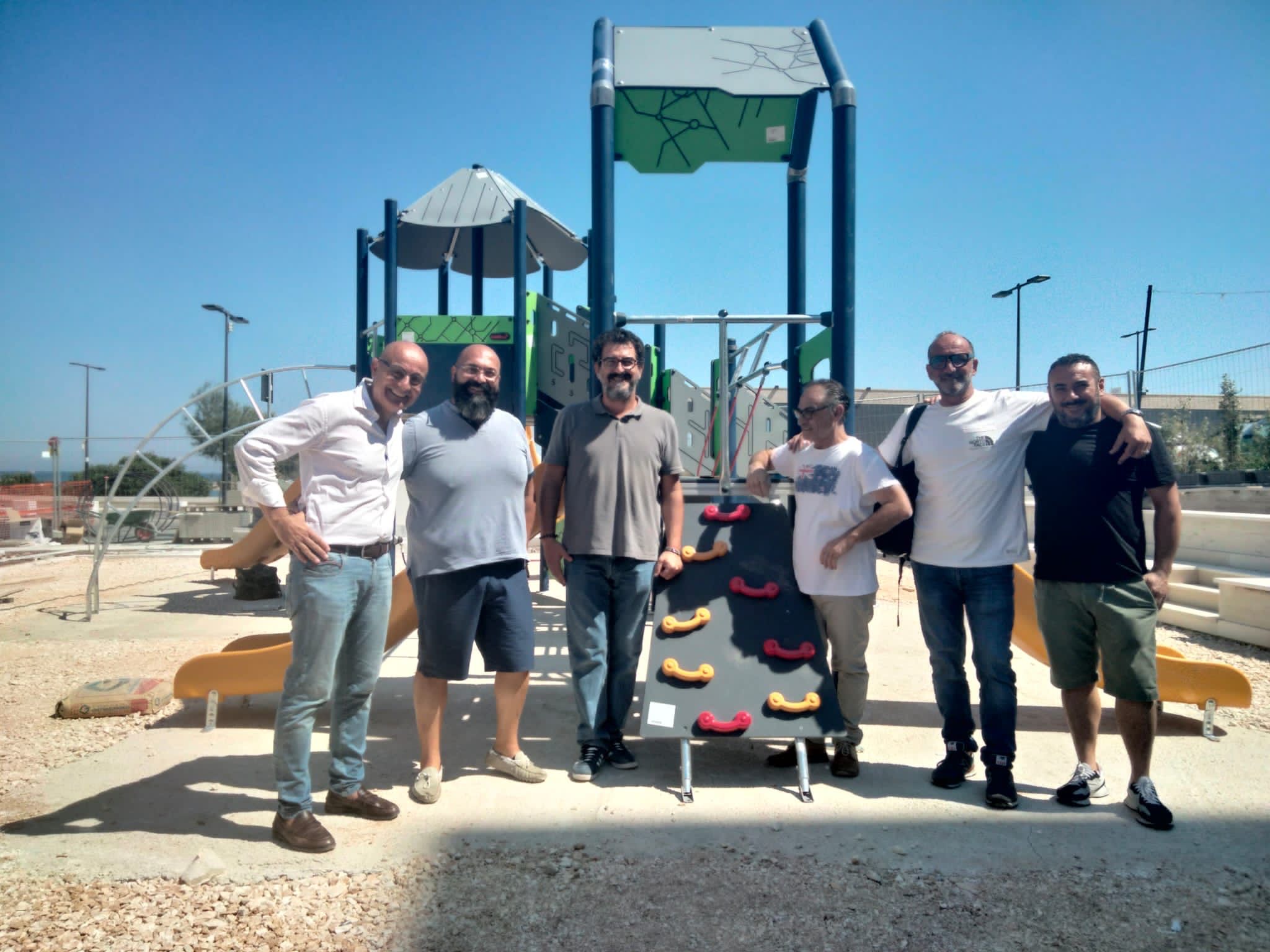 22-07-22 questa mattina il sopralluogo dell’assessore Galasso e del presidente Schingaro in alcuni spazi lungo il waterfront di San Girolamo_4
