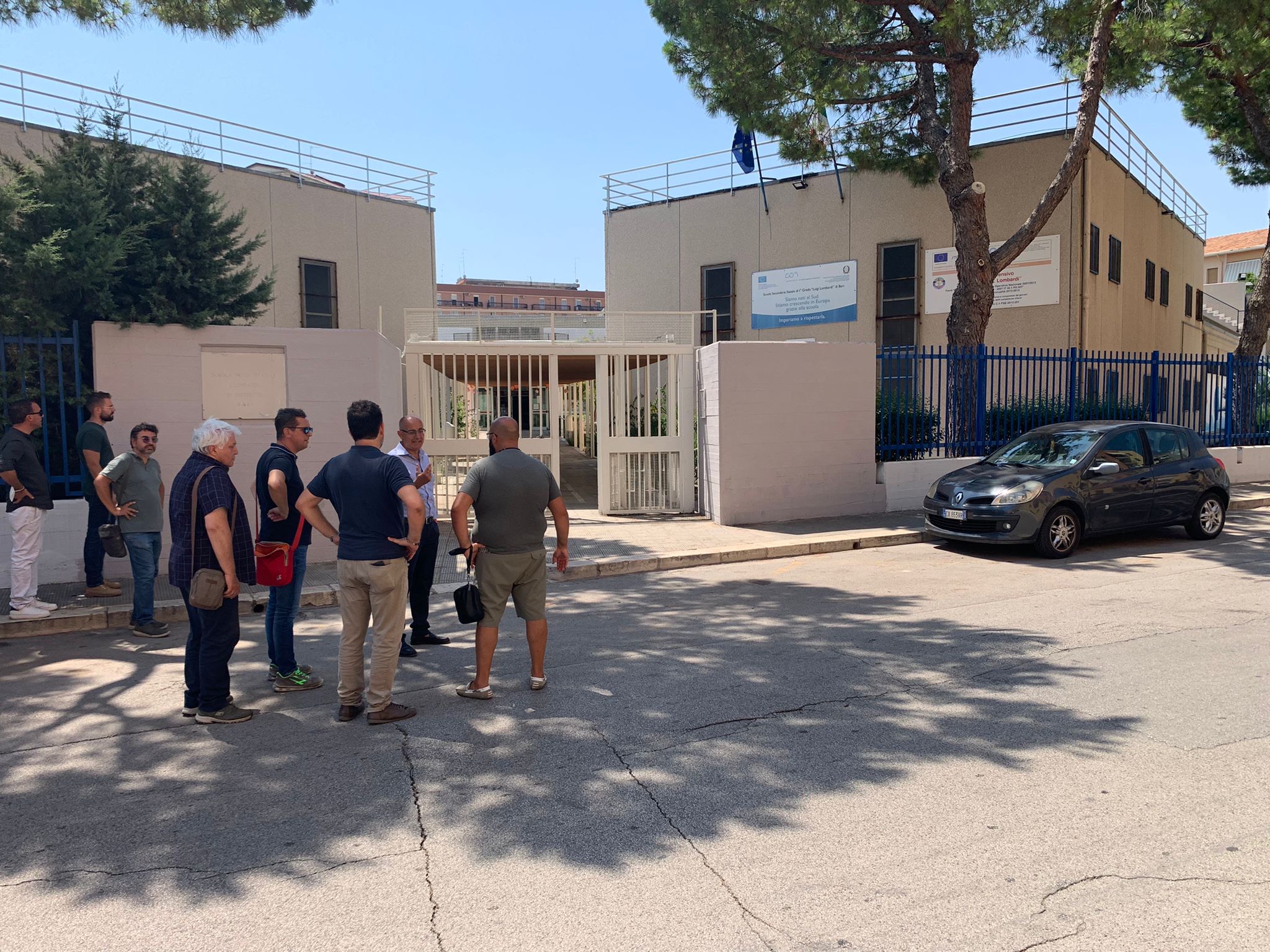 27-07-22 sopralluogo ass. Galasso pres. Schingaro nell'area della scuola Lombardi al San Paolo_1