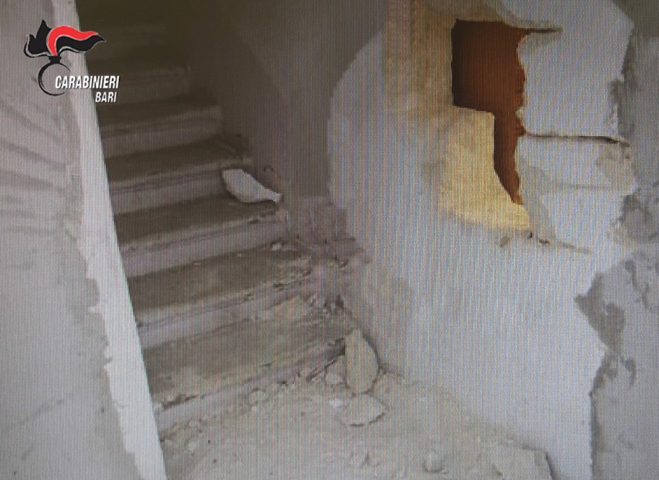 Monopoli, incastrato da un mozzicone di sigaretta, arrestato presunto componente della “banda del buco”