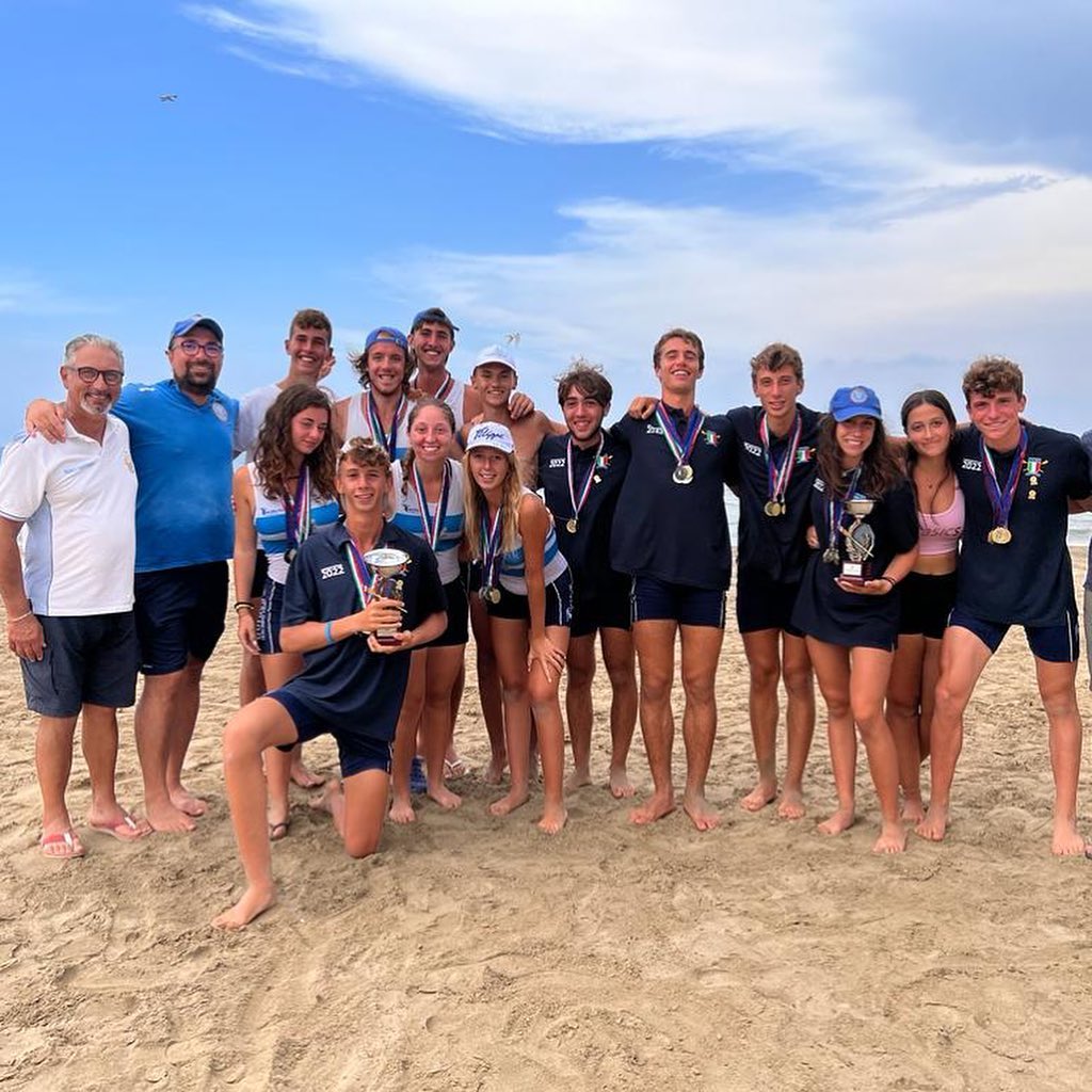 Canottaggio - Beach sprint gruppo CC Barion in posa