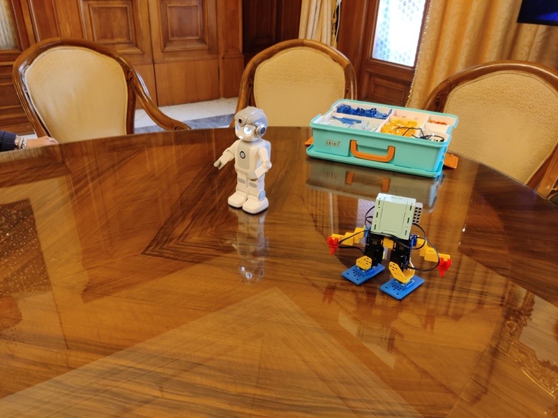 Bari, ecco Dinerbot T8, il nuovo strumento di robotica sociale a supporto delle persone over 65