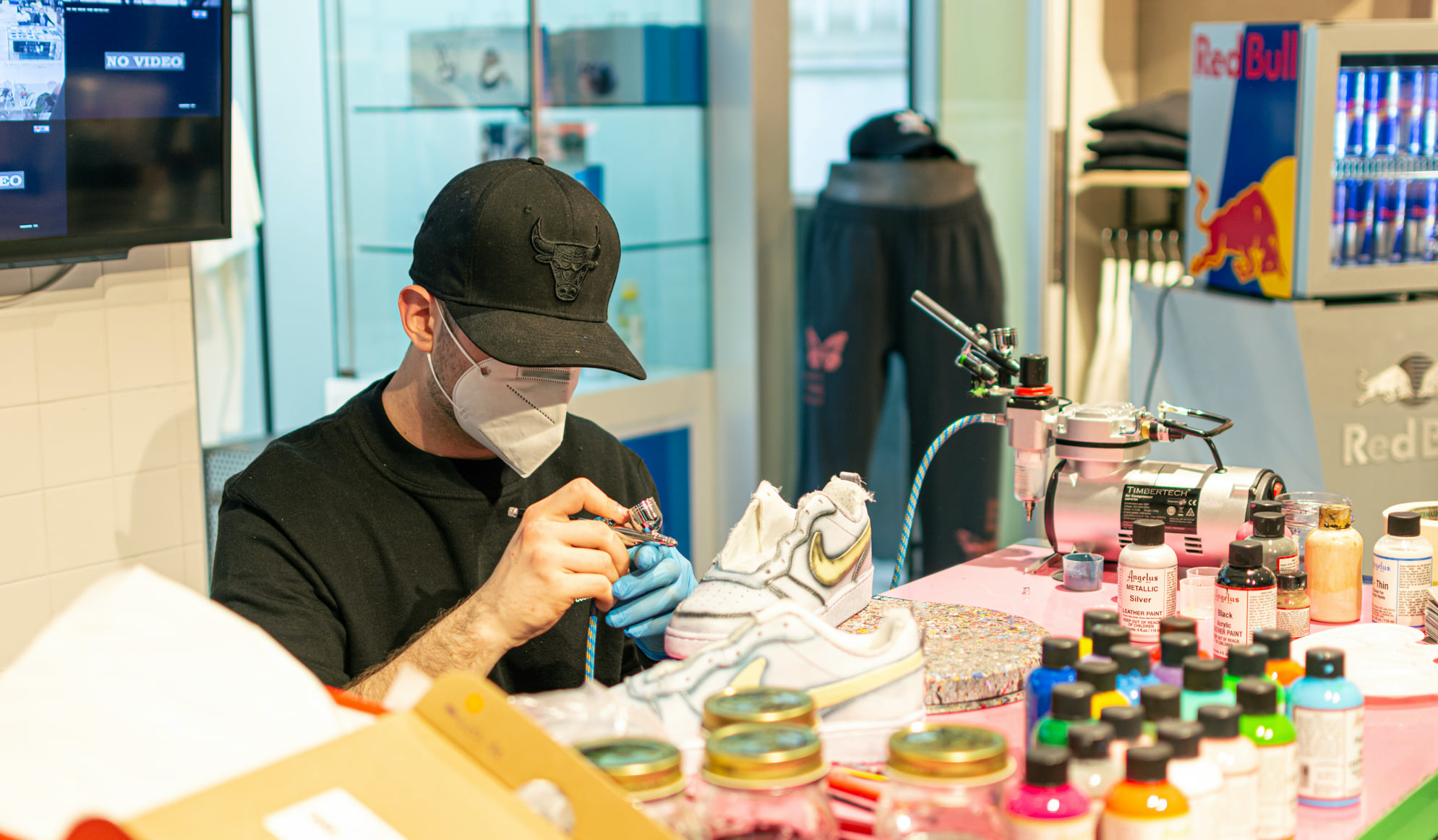 Arte e creatività ai piedi nello store barese di Banana Moon