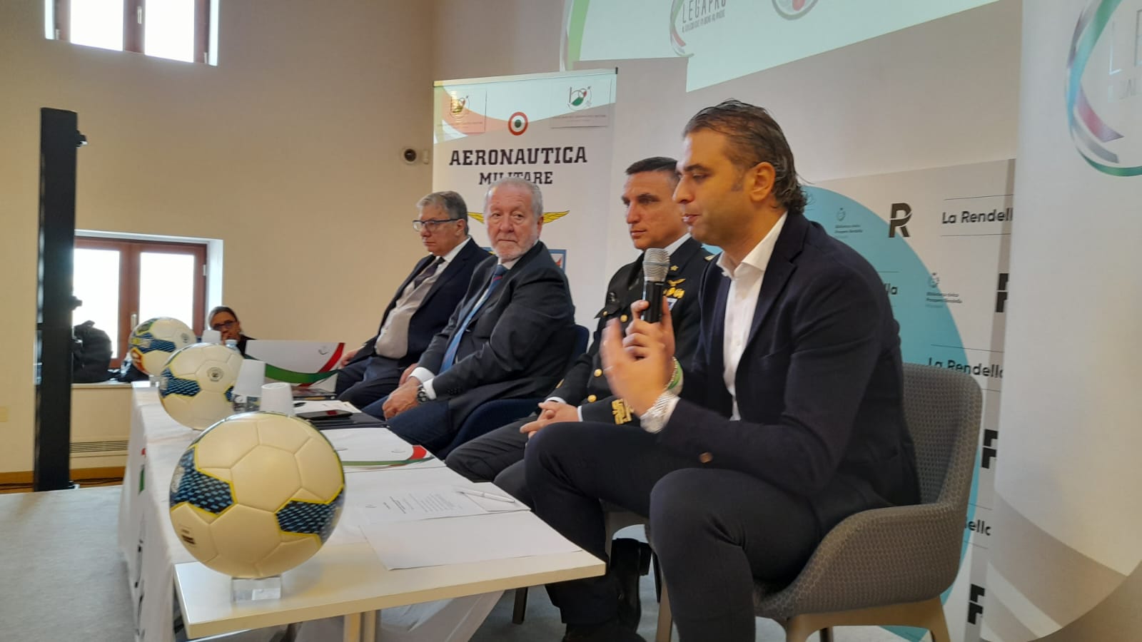 Monopoli: Meteorologia negli stadi, accordo Lega Pro-Aeronautica Militare