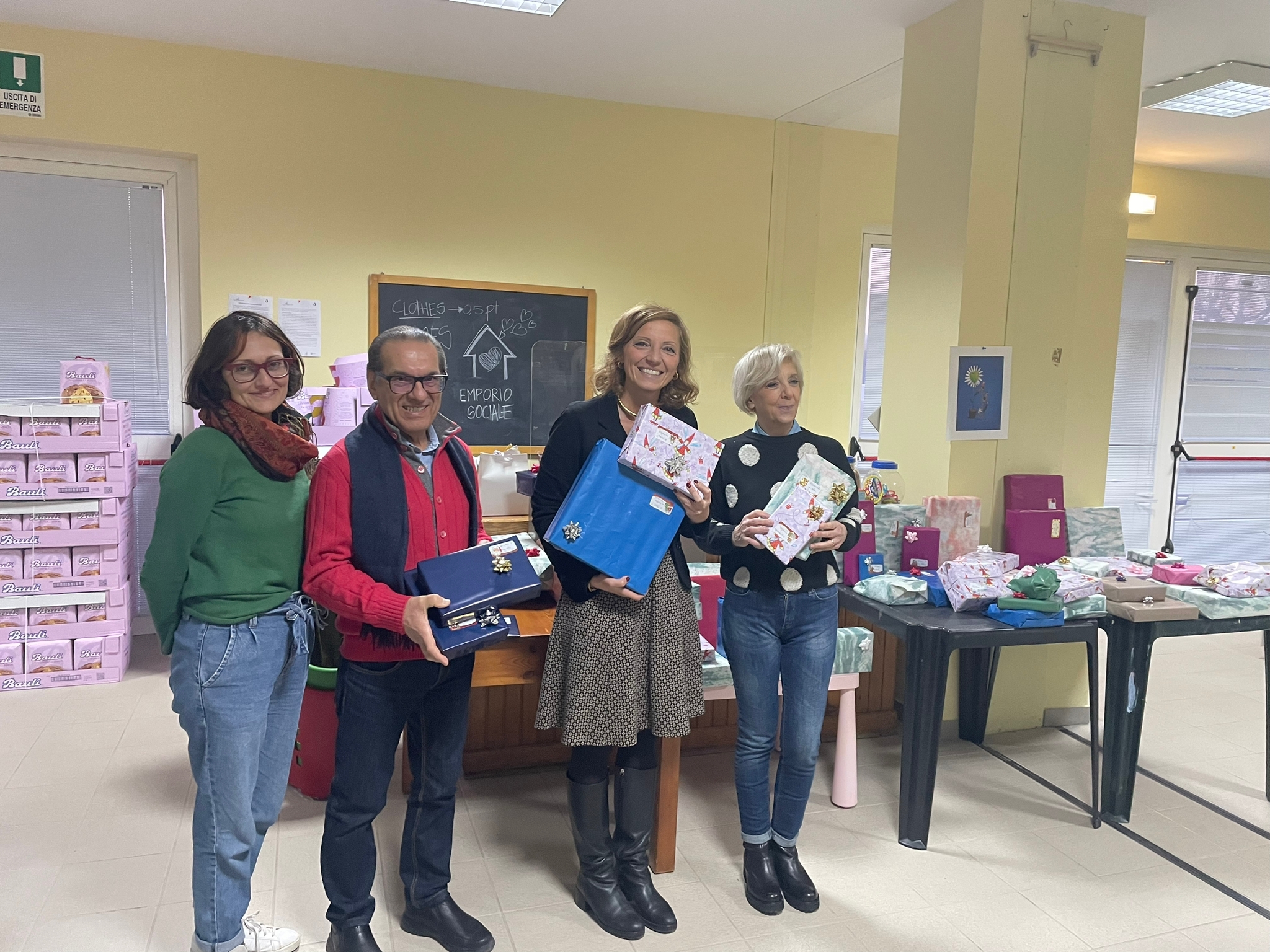 A Bari la consegna dei kit nascita per le donne incinte e le neomamme nella Casa delle Bambine e dei Bambini