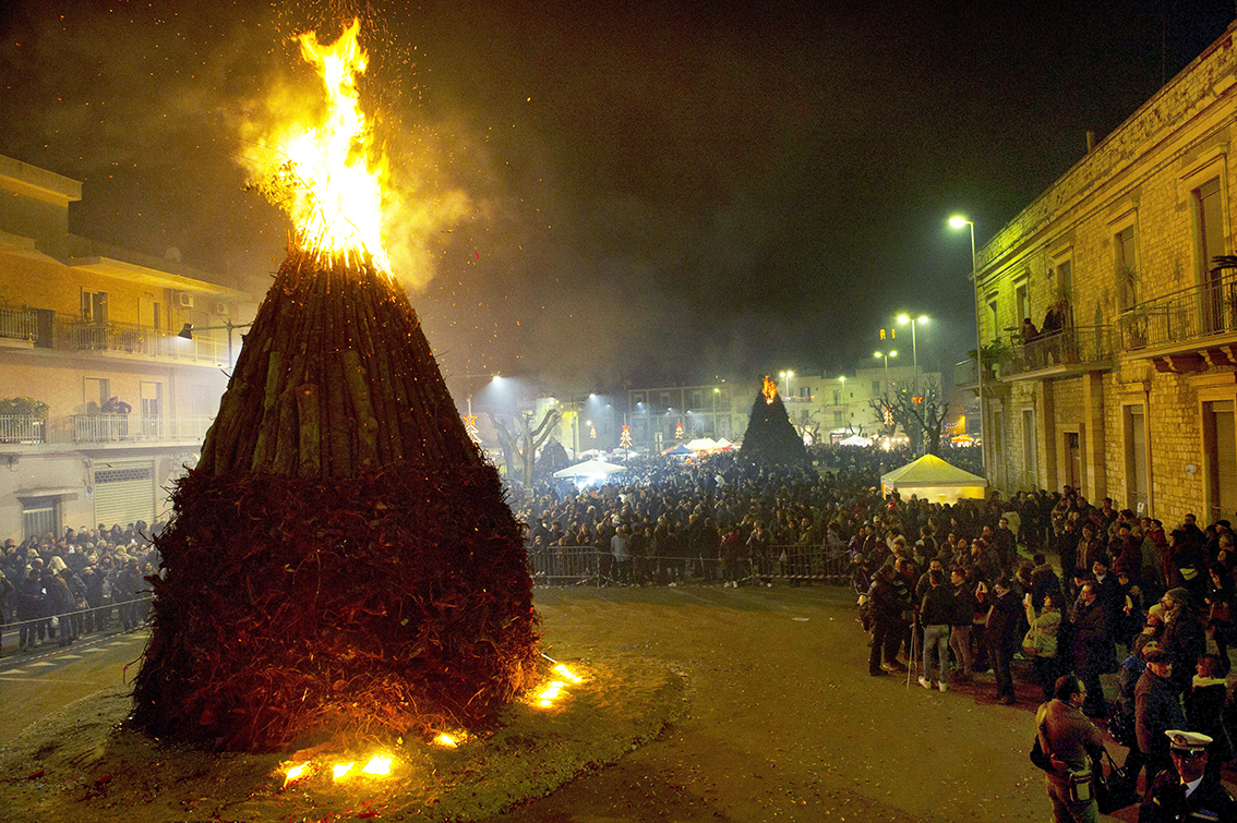 Castellana Grotte, è tutto pronto per il ritorno de La Notte delle Fanove