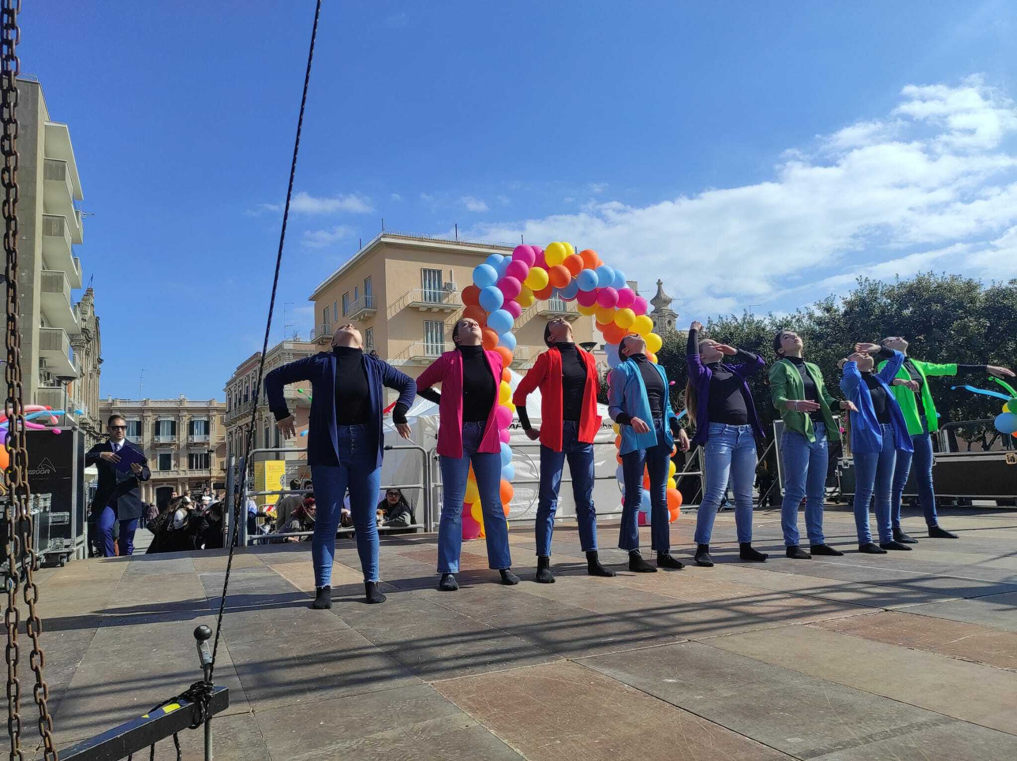 A Monopoli, la festa del martedì grasso con il “Carnevale in piazza”