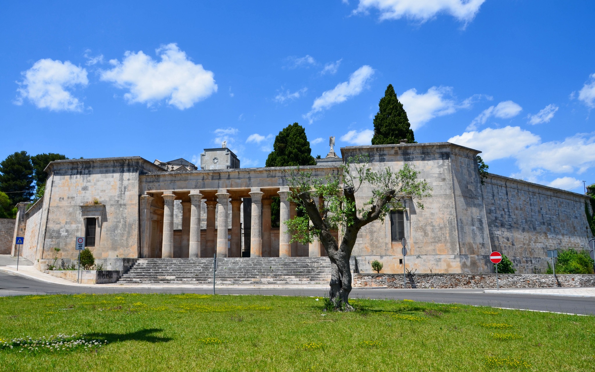 Alberobello, il cimitero si rifà il look