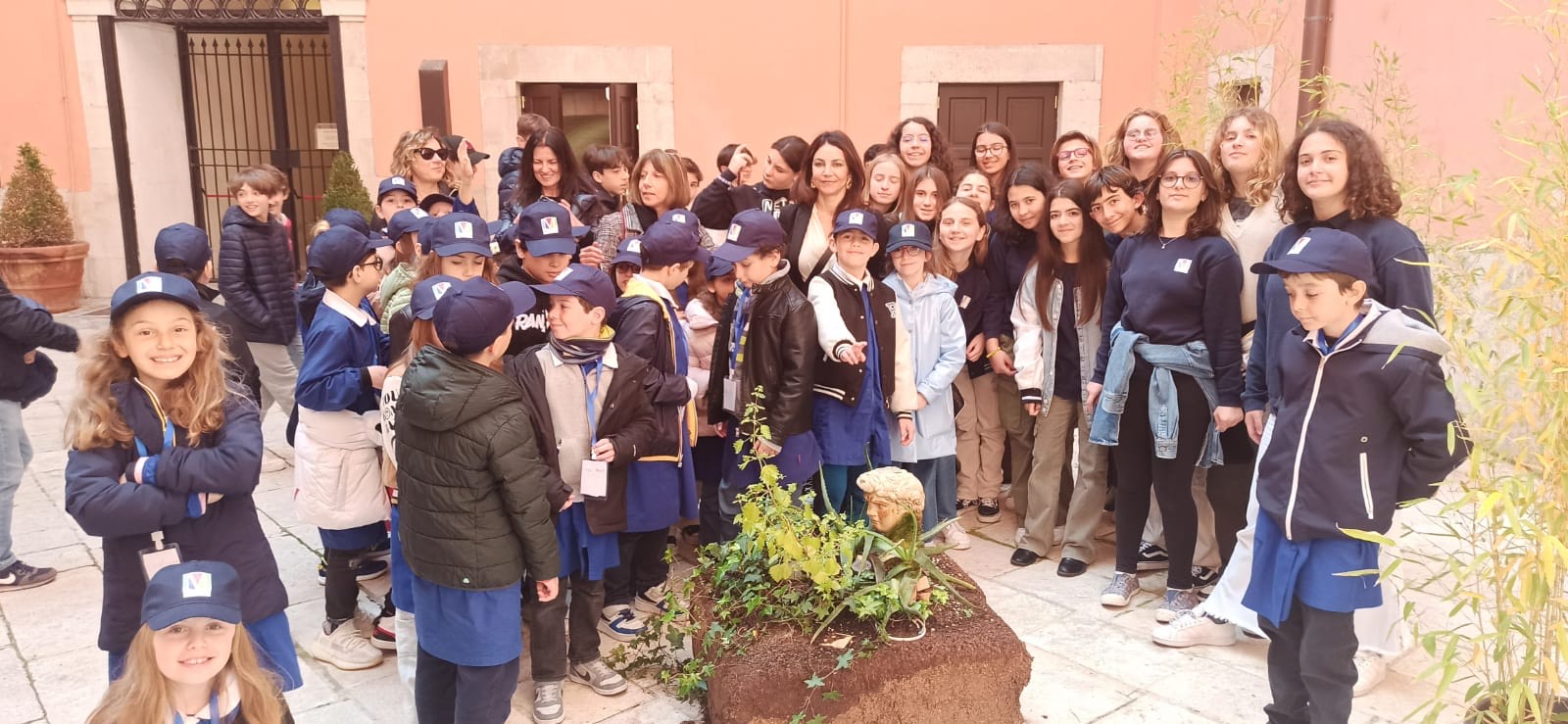 Bari: gli alunni della “Mazzini-Modugno” alla scoperta dell’installazione Work of Nature / Connections di Guillermina De Gennaro