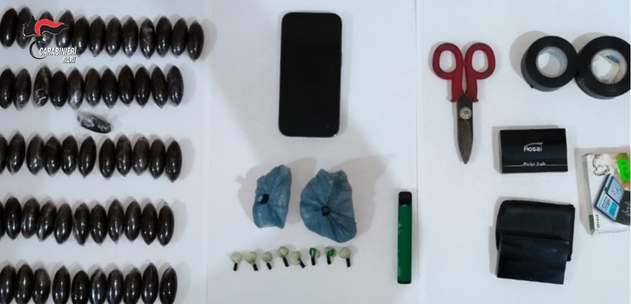 Gioia del Colle (BA). I Carabinieri del Nucleo Operativo e Radiomobile fermano e arrestano un trentaduenne trovato in possesso di cocaina, hashish e due pistole