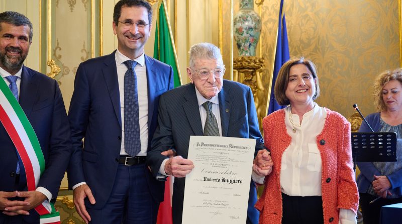 Onorificenza di Commendatore della Repubblica Italiana al prof. Umberto Ruggiero, artefice e Rettore del Poliba