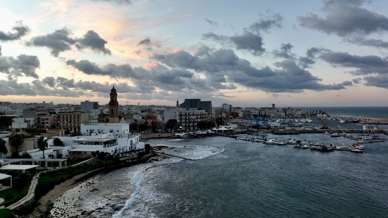 Mola di Bari, porto: approvata la convenzione Regione-Asset per garantirne la navigabilità