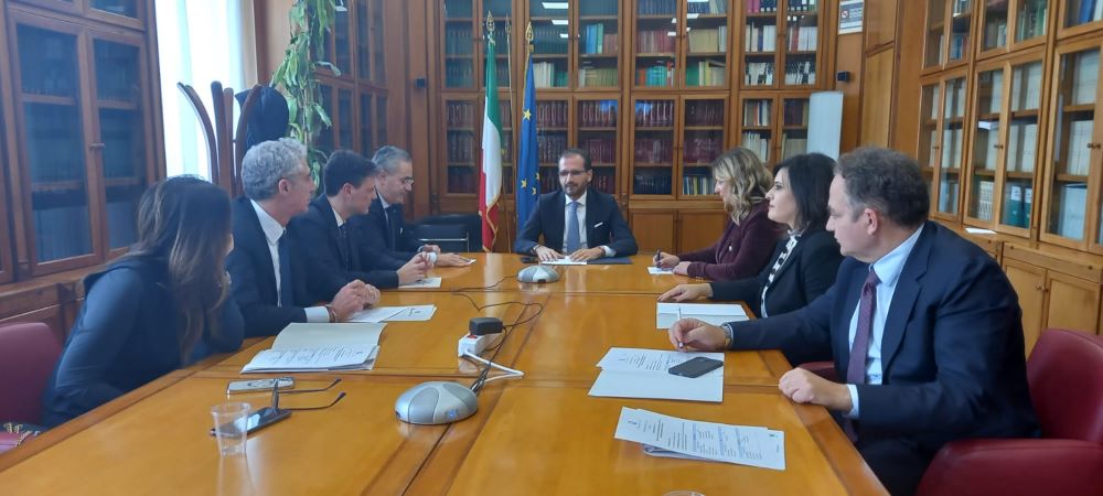 SANITÀ, NOCCO (FDI): “SOTTOSEGRETARIO GEMMATO SALVA 318 MILIONI DI EURO PERSI DA EMILIANO”