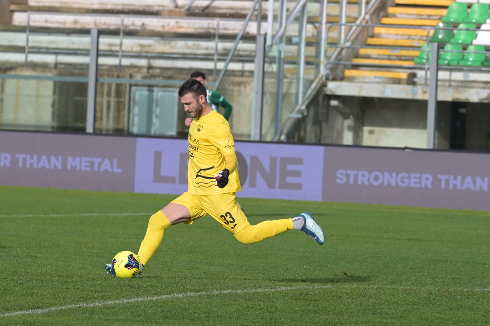 Monopoli, Perina ceduto al Foggia