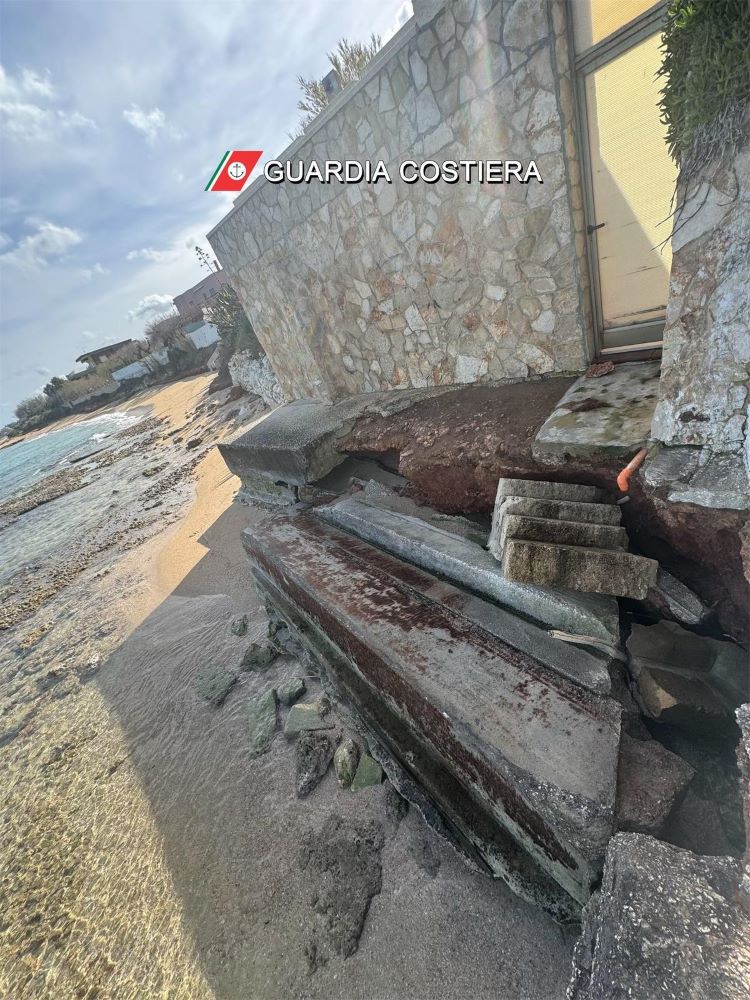 Monopoli, scarico abusivo sulla spiaggia di Capitolo, scoperti e sanzionati i responsabili
