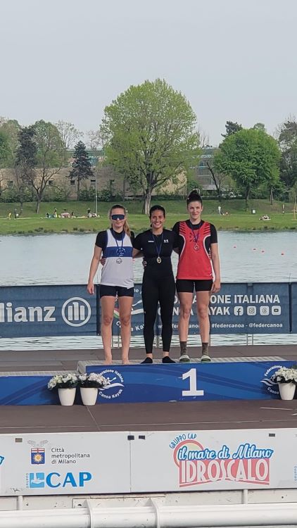 Canoa - International Sprint Race, podio K1 Junior 200 metri con Alessandra Centrone del CC Barion al centro