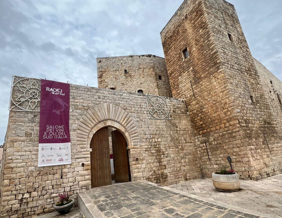 Sannicandro di Bari dal 5 al 10 giugno 2024 il concorso dedicato ai vini autoctoni del Sud Italia, i wine-tour, le conferenze, gli incontri B2B e le degustazioni