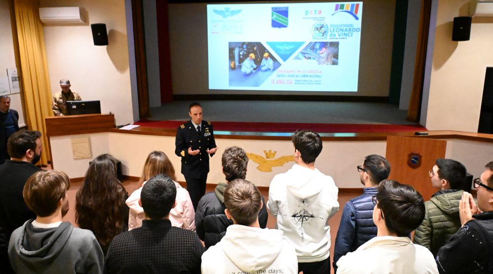 Martina Franca, 17 studenti dell’IISS “Da Vinci” presso il 16° Stormo per il PCTO