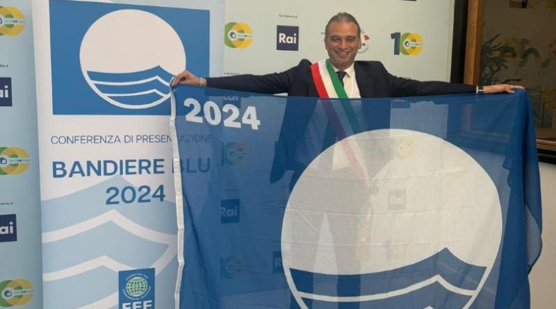 Monopoli, anche per il 2024 la Bandiera Blu sventola su Monopoli