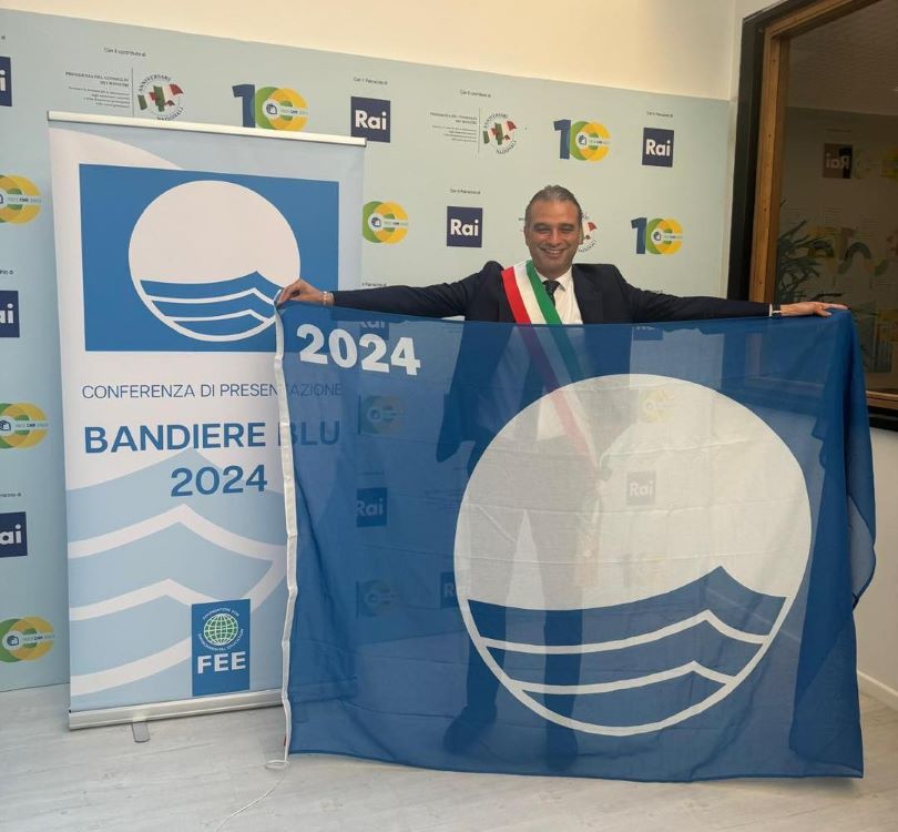 Monopoli, anche per il 2024 la Bandiera Blu sventola su Monopoli
