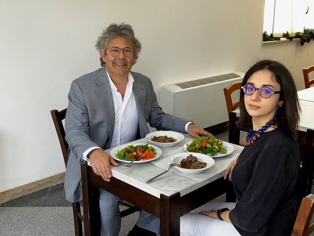 Castellana Grotte, una ricerca dell’Irccs De Bellis dimostra che la carne rossa accompagnata a vegetali riduce il rischio di tumore del colon