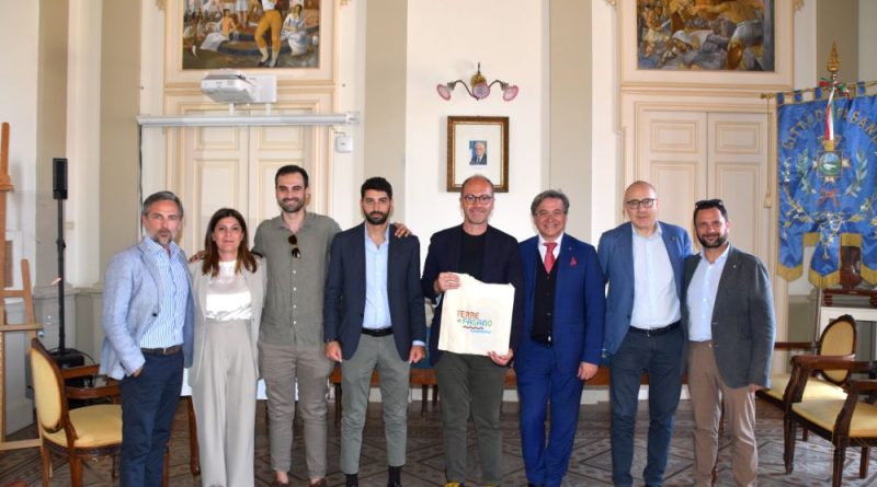 Fasano, l’amministrazione comunale omaggia i cinque hotel fasanesi premiati con le prestigiose Chiavi Michelin