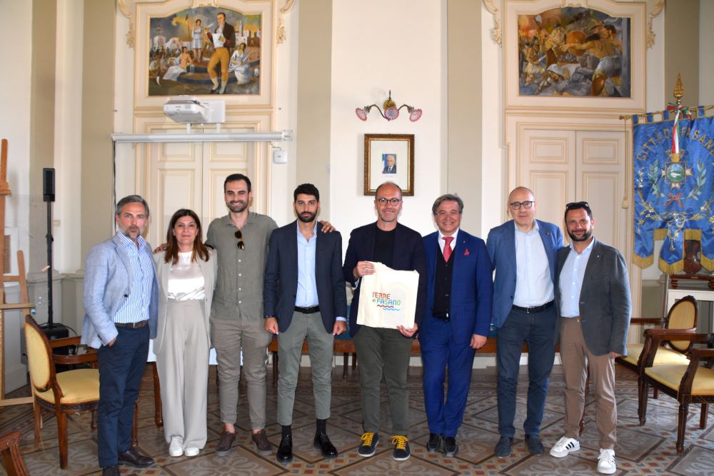 Fasano, l’amministrazione comunale omaggia i cinque hotel fasanesi premiati con le prestigiose Chiavi Michelin