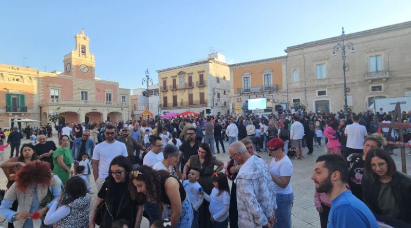 Fasano, Festa della Mamma: successo per «Mamma son tanto felice»