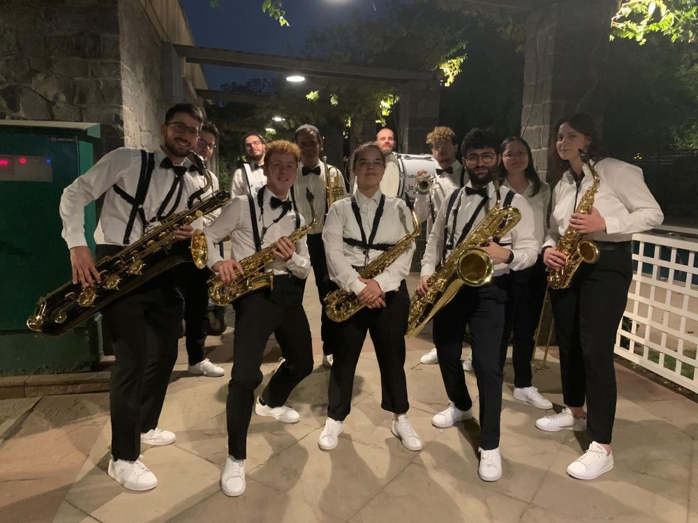 Monopoli, la Vagaband in India per i festeggiamenti del 2 giugno