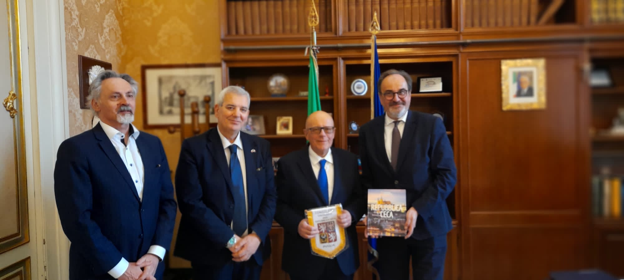 1) Foto Prefetto di Bari