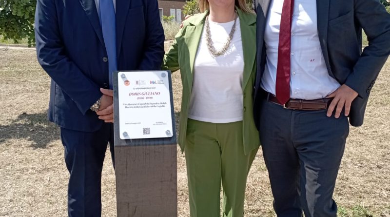 Andria scopre le targhe di quattro testimoni di legalità nel Giardino dei Giusti, l’importanza di un grande impegno civile con l’APAMRI e la Fondazione Gariwo