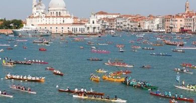 La Pro Monopoli tra gli oltre 7500 partecipanti della Vogalonga a Venezia La Pro Monopoli tra gli oltre 7500 partecipanti della Vogalonga a Venezia