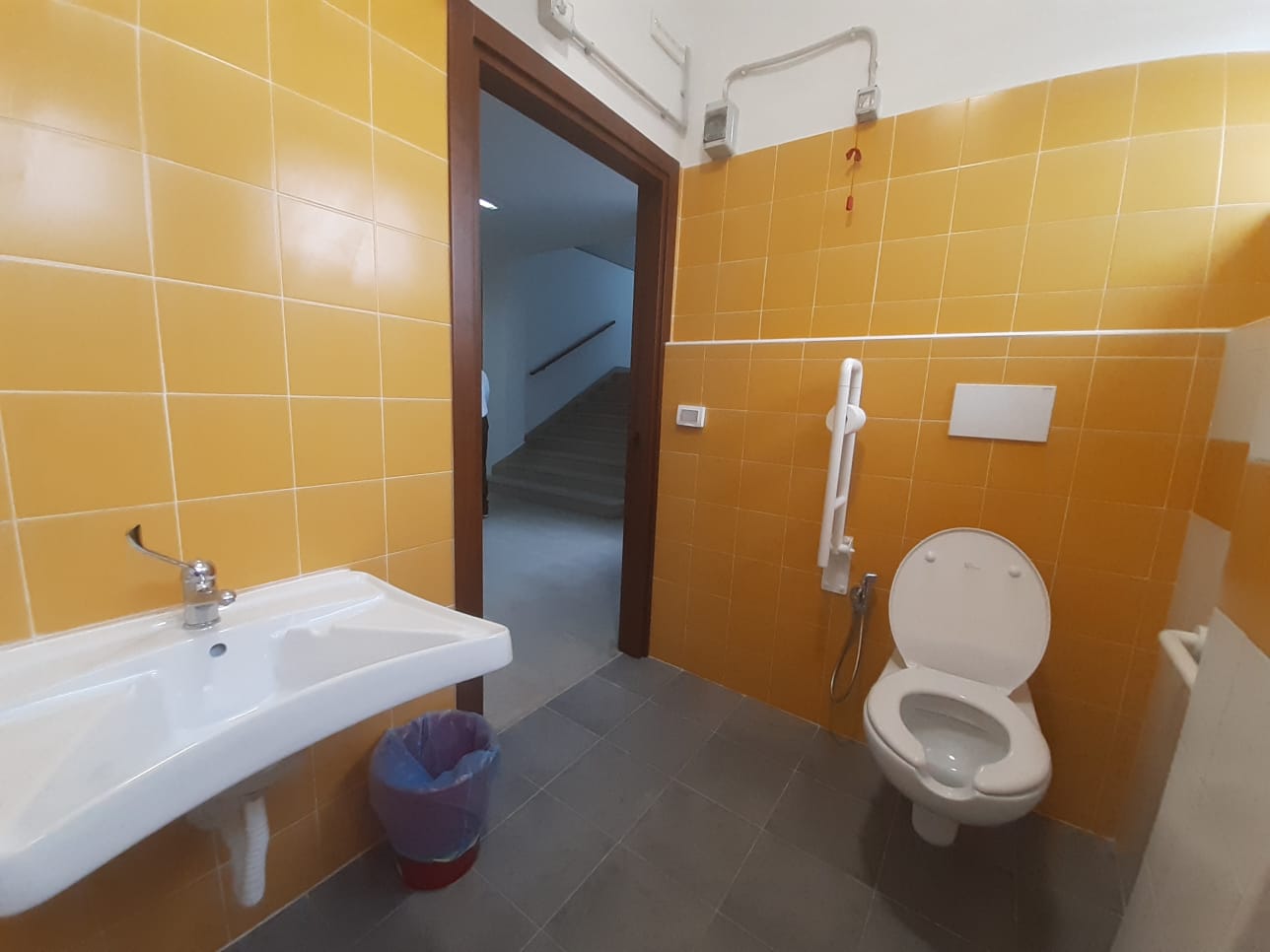 Monopoli, alla scuola “Vincenza Sofo” bagni nuovi e più accessibili