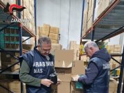 Sicurezza alimentare, maxi sequesto dei Nas: 400mila articolo non a norma tra piatti, pellicole e buste
