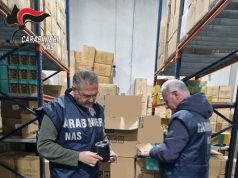 Sicurezza alimentare, maxi sequesto dei Nas: 400mila articolo non a norma tra piatti, pellicole e buste